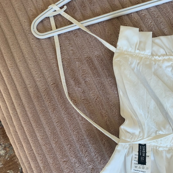 SHEIN Backless crop top - Picture 3 of 4